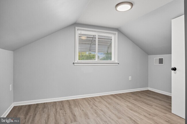 Building Photo - 505 Hazel Ave