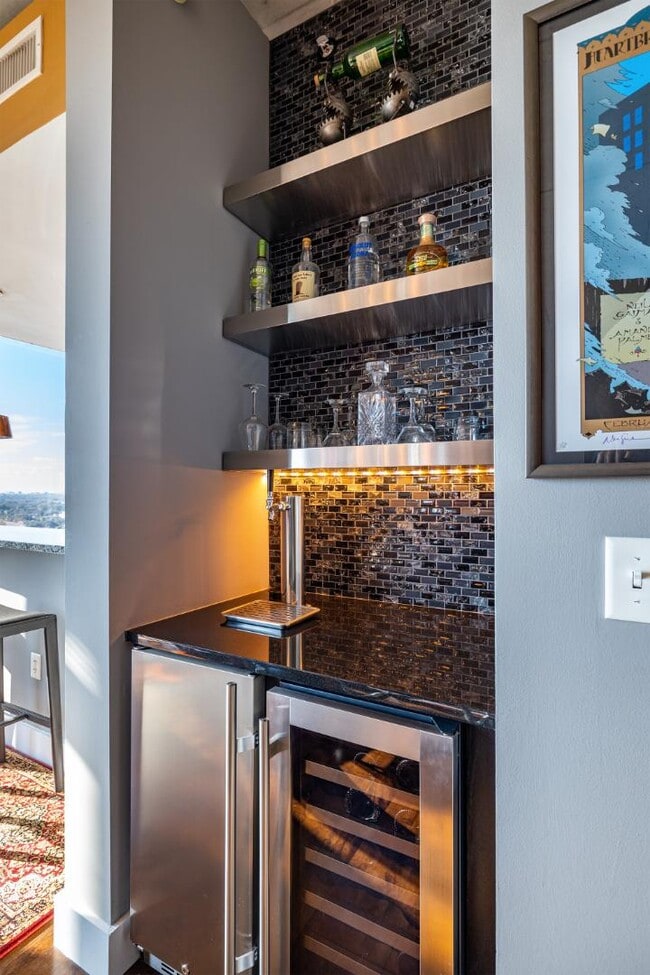 Building Photo - 777 N Ashley Dr