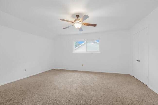 Building Photo - 1122 Rhine Ln