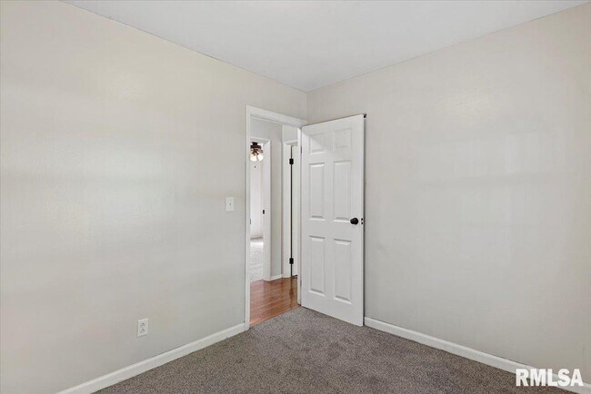 Building Photo - 400 Lexington Heights Dr