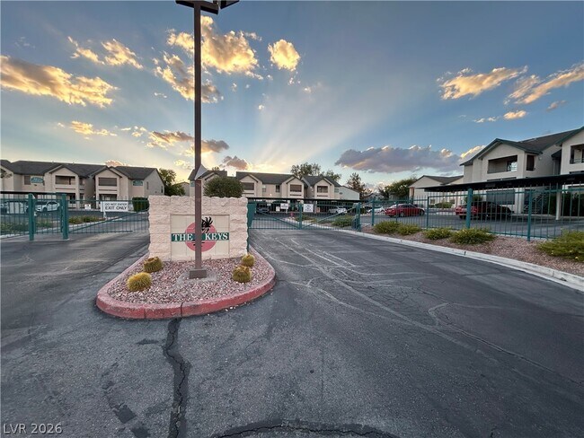 Building Photo - 5111 S Lindell Rd
