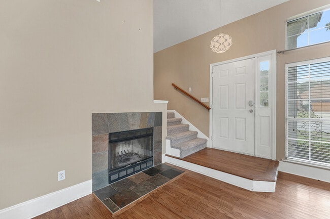 Building Photo - 123 River Oaks Dr