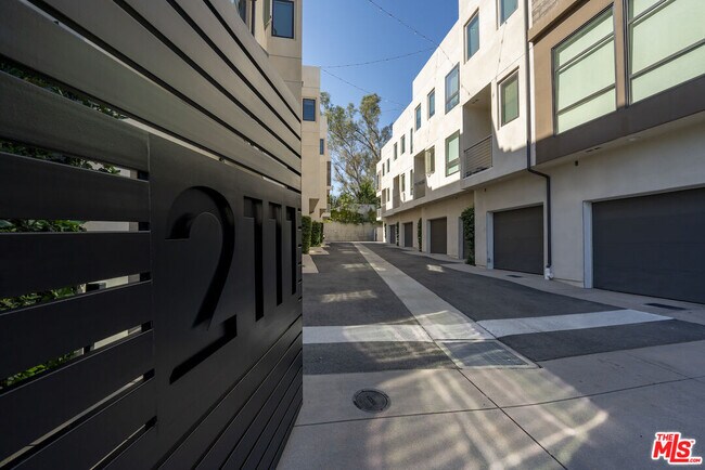 Building Photo - 2111 N Cahuenga Blvd