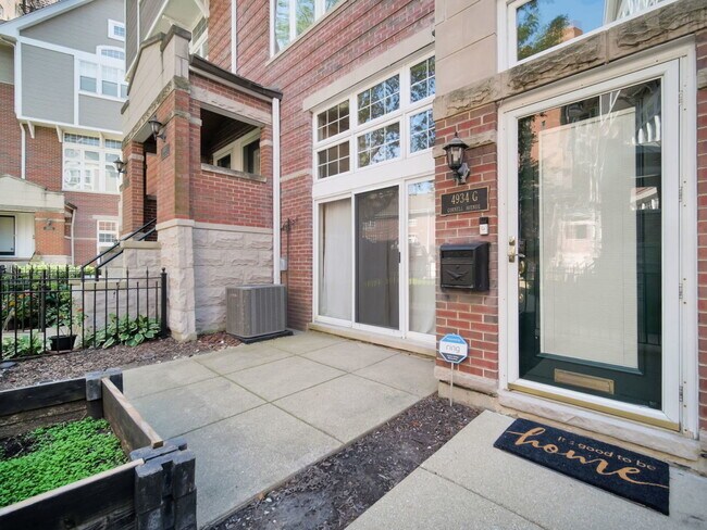 Building Photo - 4934 S Cornell Ave