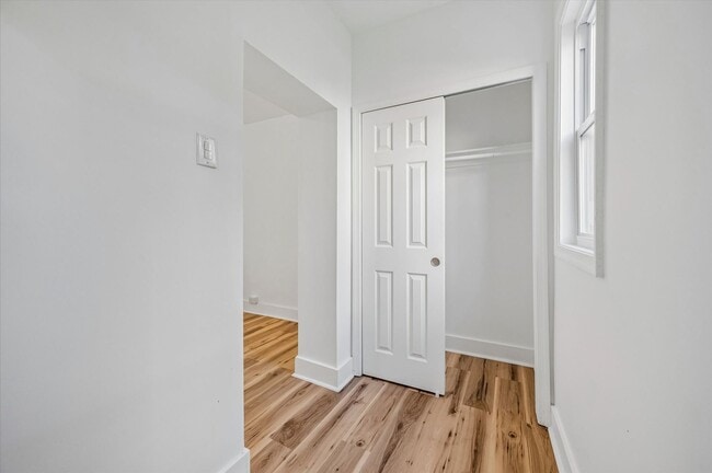 Building Photo - 3BR/1BA House | Luxury Finishes | Low Move-In Cost