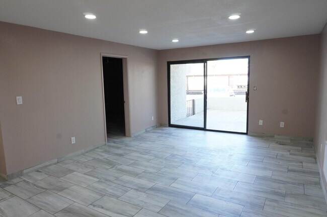 Building Photo - 10444 N 69th St