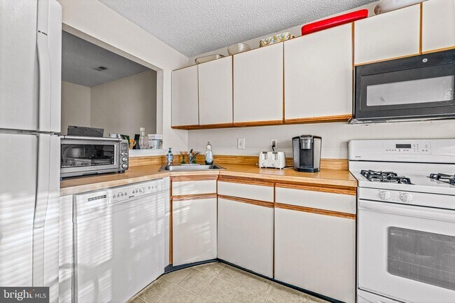 Building Photo - 656 Covington Ct