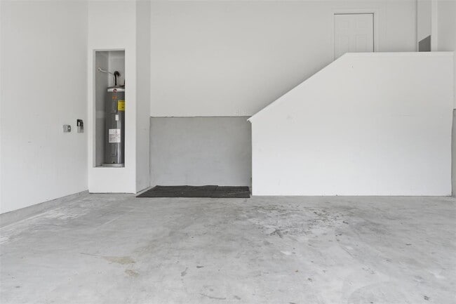 Building Photo - 13401 Henneman Dr