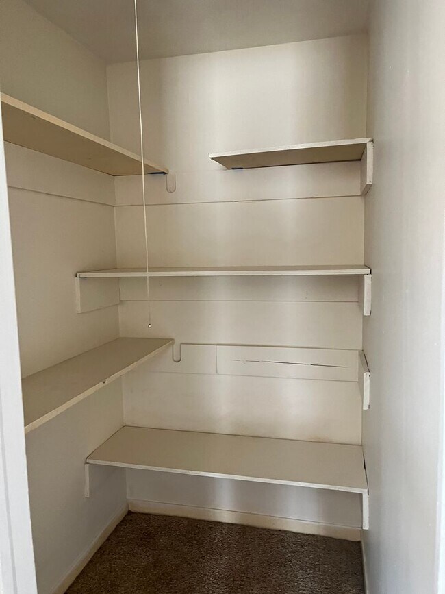 Building Photo - 940 Woodlawn St