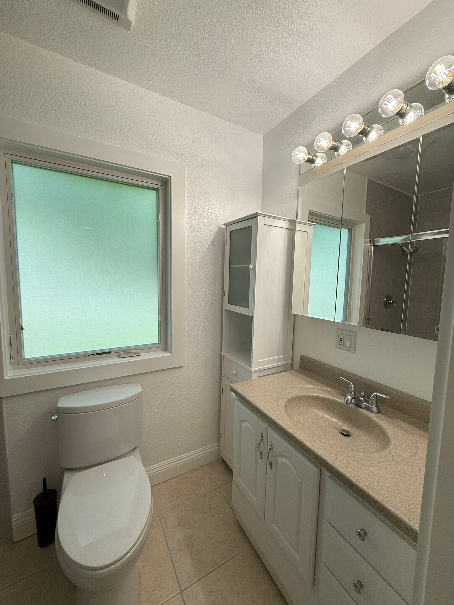 Building Photo - 3149 Rogers Ave