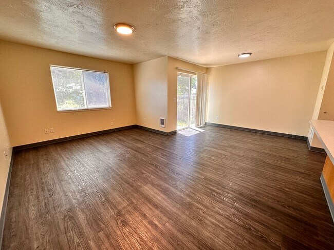 Building Photo - 2607 S Cloverleaf Loop