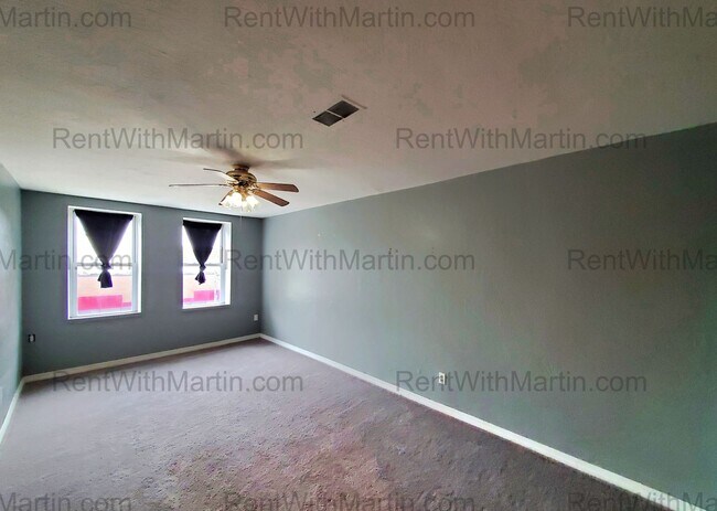 Primary Photo - 9 N Frederick Ave