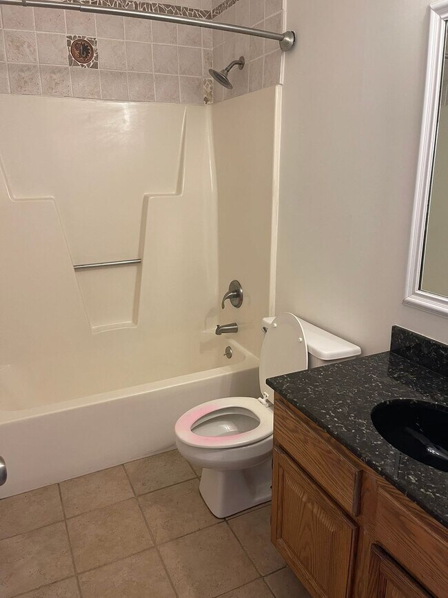 Building Photo - LAKE SHORES