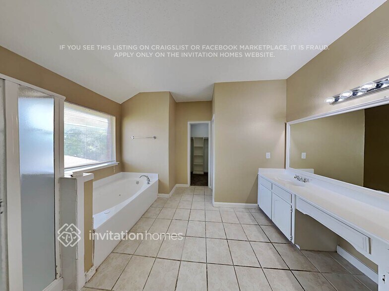 Building Photo - 2110 Loretta Ln