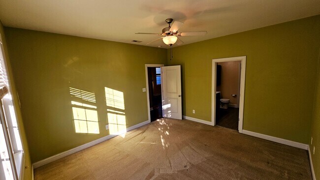 Building Photo - 3BR 2 BA Maple Hill