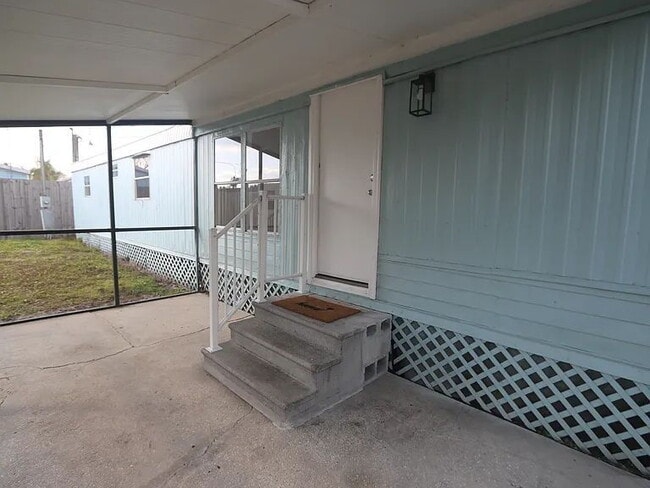 Building Photo - Beautifully Remodeled Lakefront Home | Spring-Fed Lake Views