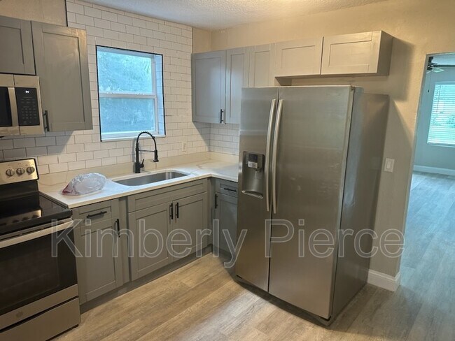 Building Photo - 117 W 26th St