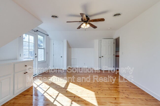 Building Photo - 502 32nd Ave S