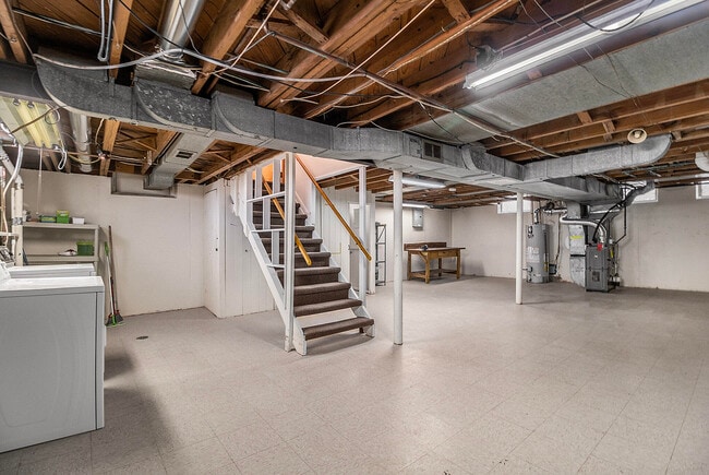 Building Photo - 4526 Cooper Ave