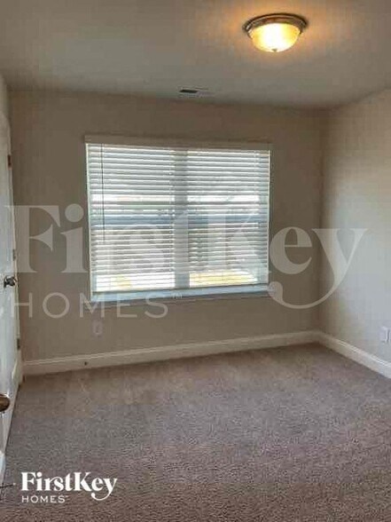 Building Photo - 2021 Cypress Village Dr NW