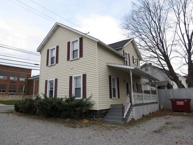 Building Photo - 352 Randolph St