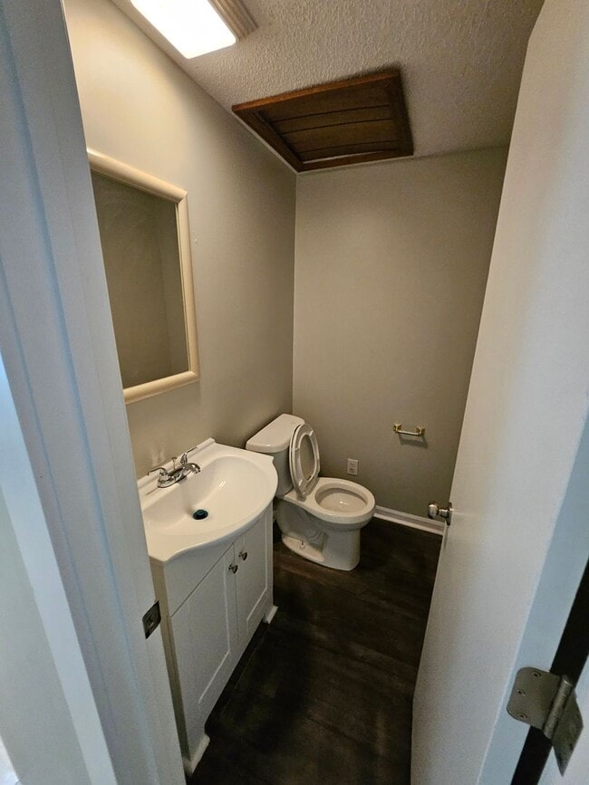 Building Photo - Newly remodeled 3 Bed apt in Booneville