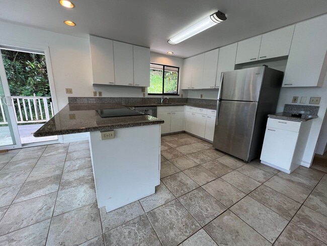 Building Photo - Breezy Kaneohe House