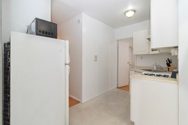 Building Photo - 312 E 93rd St