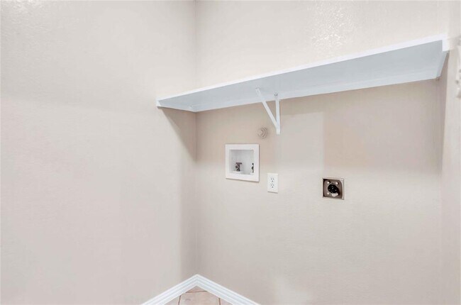 Building Photo - 1007 Lowndes Ln