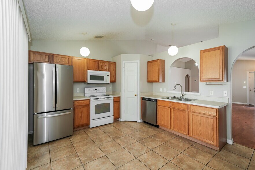 Building Photo - 11431 Ivy Flower Loop