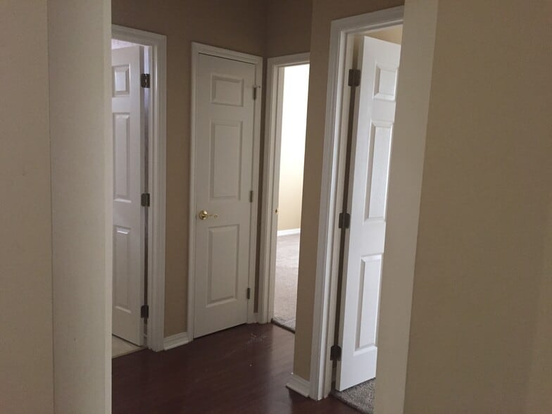 Building Photo - 8004 Laurel Hill Dr