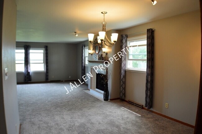 Building Photo - 2219 Sunset Ave