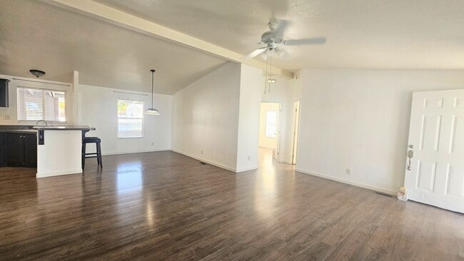 Building Photo - Gorgeous Single Story Home