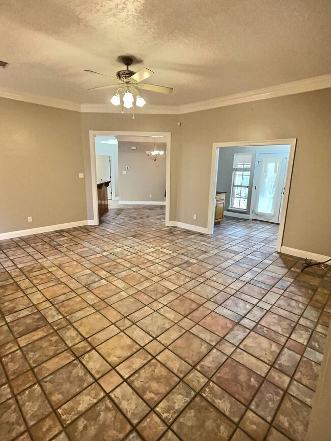 Building Photo - 4 Bedroom home located in Vancleave