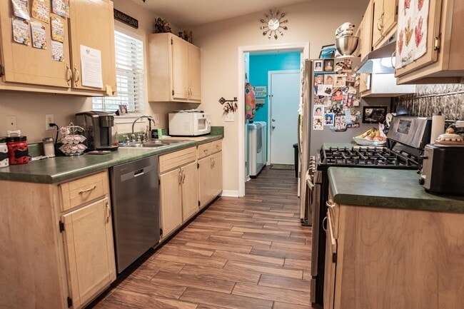 Building Photo - 309 Adams Dr