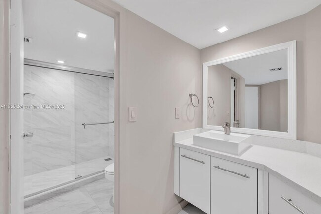 Building Photo - 2333 Brickell Ave