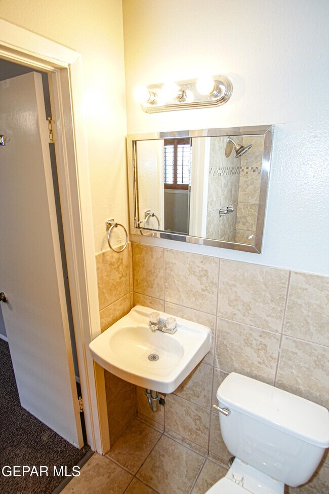 Building Photo - 3530 Hamilton Ave