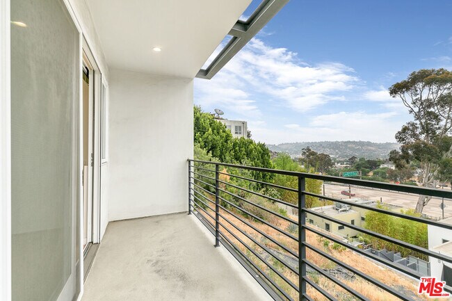 Building Photo - 2610 Corralitas Dr