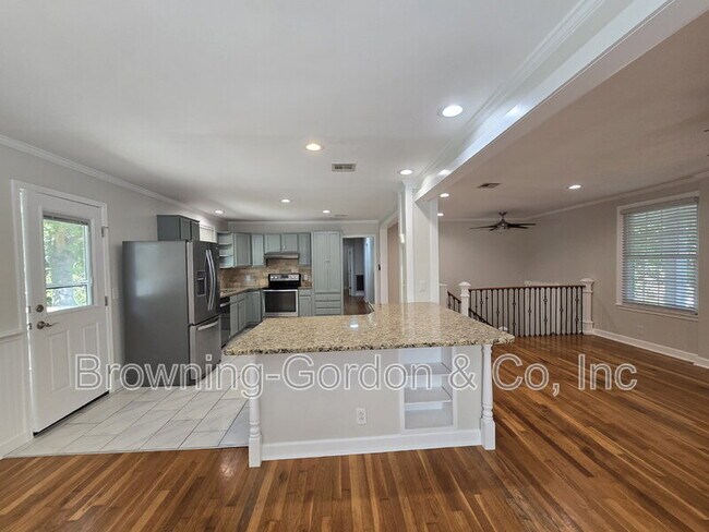 Building Photo - 927 Neuhoff Ln