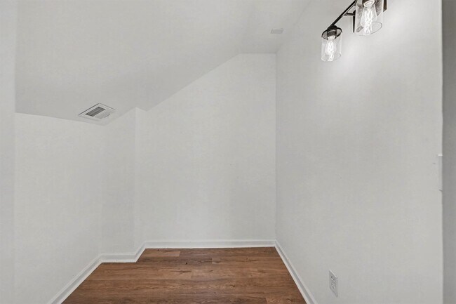 Building Photo - 1854 Oleander Ct