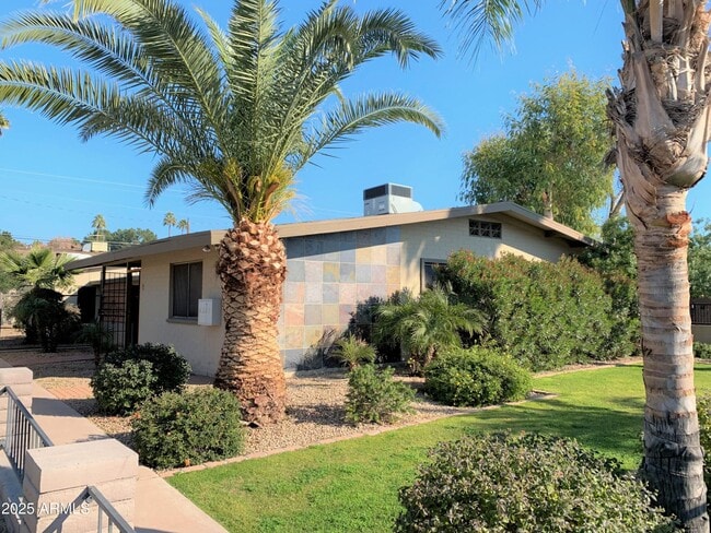 Primary Photo - 3646 E Montecito Ave