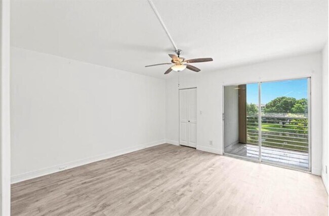 Building Photo - 2304 Lucaya Ln
