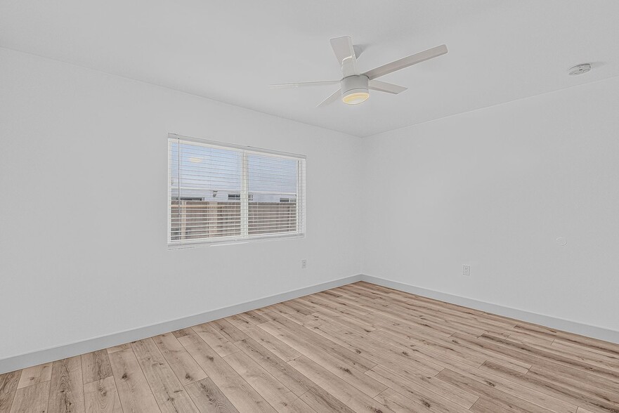 Building Photo - 933 Alamitos Ave