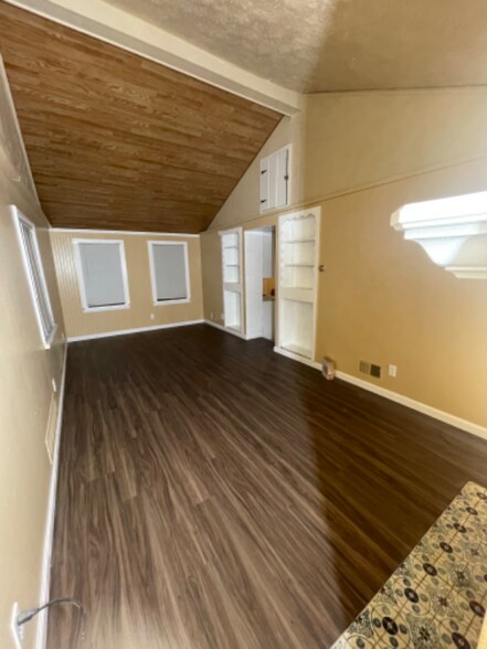 Building Photo - 422 Mitchell Ave