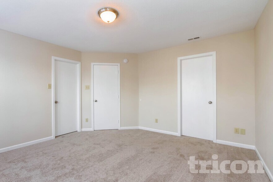 Building Photo - 10975 Walnut Grove Bend