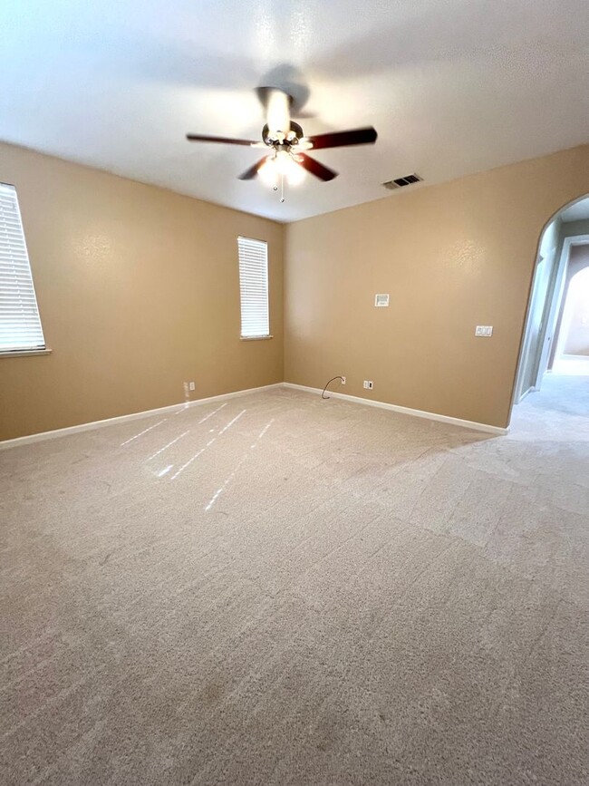 Building Photo - Modesto: $2529  3 bedroom 2.5 bath well ma...