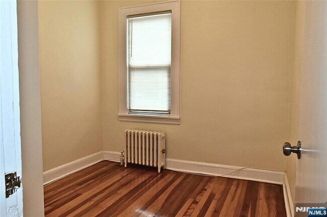 Building Photo - 139 Ray St