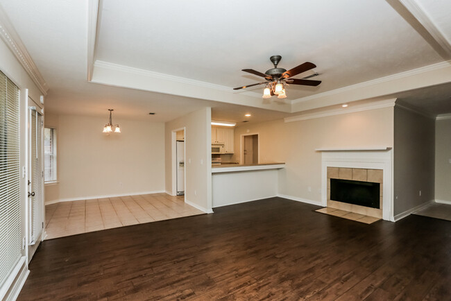 Building Photo - Beautifully updated 3 Bedroom Home