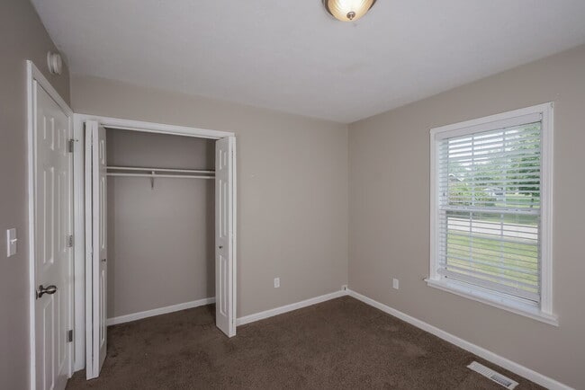 Building Photo - 127 Agin Way