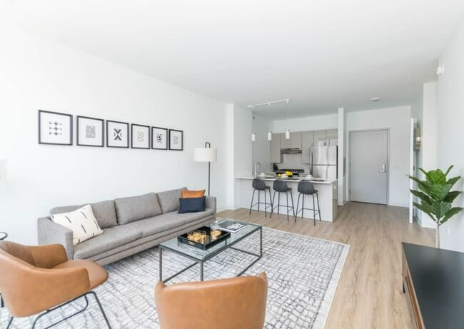 Building Photo - 888 W Van Buren St